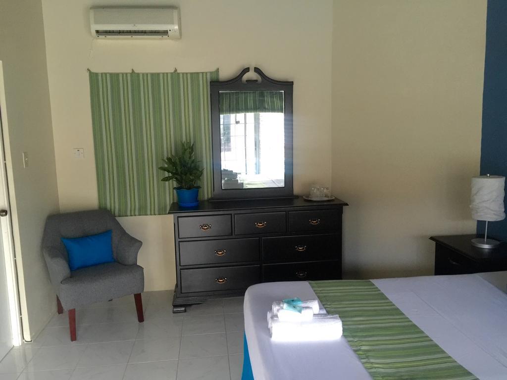 La Casa Feliz Hotell Montego Bay Exteriör bild